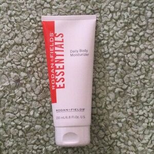 Rodan & Fields Essentials Daily Body Moisturizer set of 8